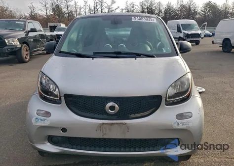 2016 Smart Fortwo z USA, uszkodzony, nr VIN WMEFJ5DA1GK056021